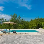 Stunning Home In Grubine