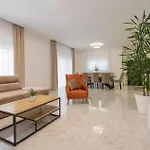 Stunning Home In Grubine * Grubine