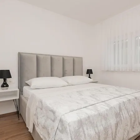 5 Bedroom Stunning In Grubine