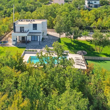 Stunning Home In Grubine