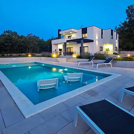 Сasa de vacaciones Stunning Home In Grubine Grubine